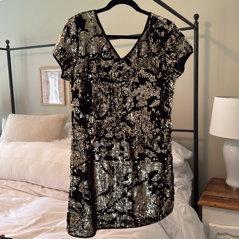 Elegant Asher Black and Gold Sequin Midi Dress